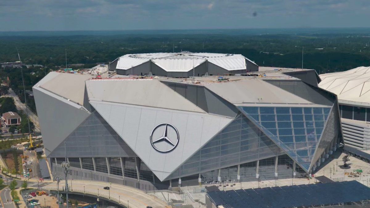 02_Mercedes_Benz_Stadium_위키미디어.jpg