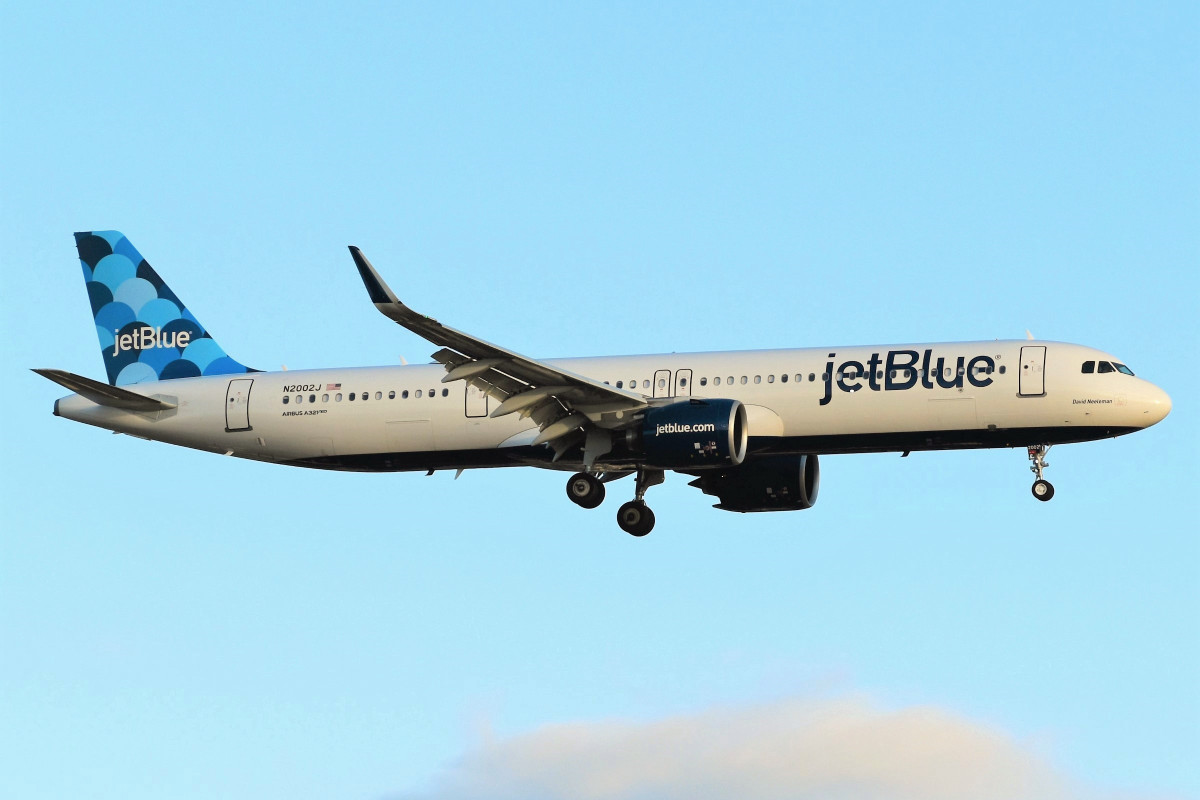 02_JetBlue_A321_JFK접근_위키미디어.jpg